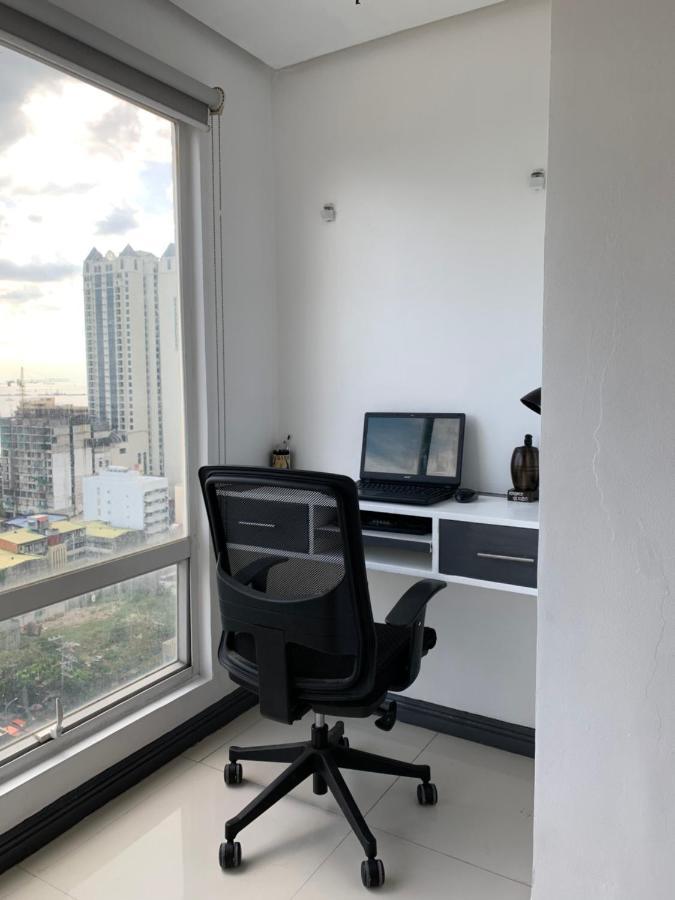 1 Bedroom With Balcony, Fully Furnished Overlooking Manila Bay At Birch Tower, Malate, مانيلا المظهر الخارجي الصورة